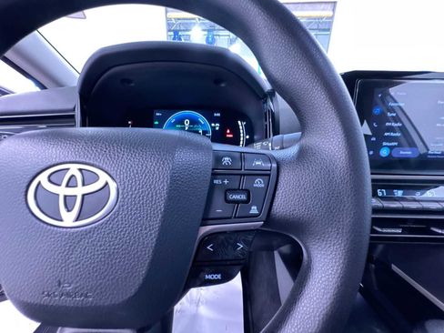 Used 2025 Toyota Camry LE w/ Convenience Package FWD image 21