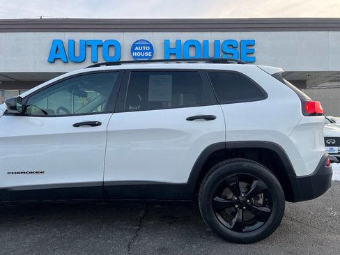 Used 2017 Jeep Cherokee Sport image 34