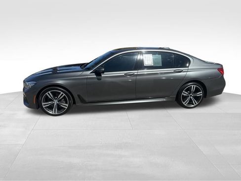 Used 2016 BMW 740i image 18