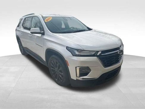 Used 2023 Chevrolet Traverse RS w/ LPO, Floor Liner Package FWD image 2