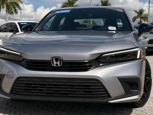 Used 2024 Honda Civic Sport image 2