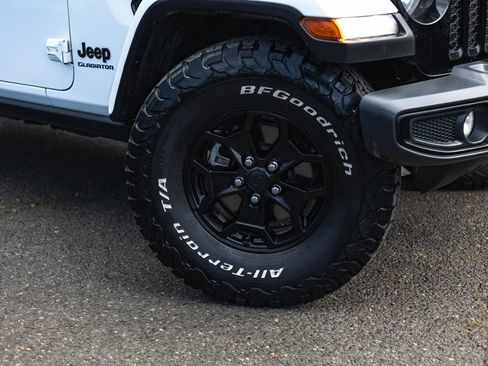 Used 2021 Jeep Gladiator Willys image 4