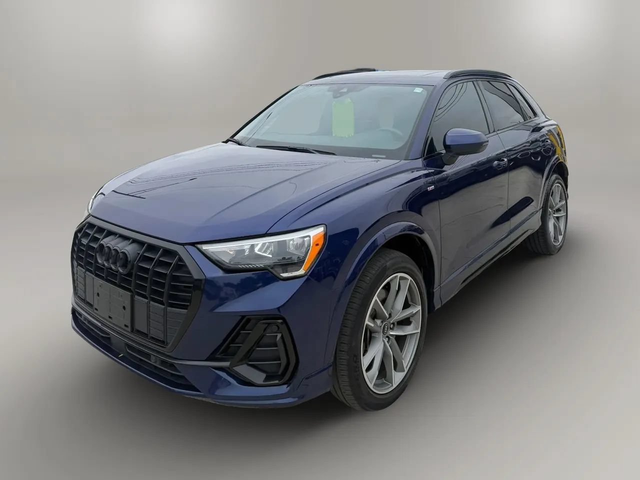 Used 2022 Audi Q3 2.0T Premium w/ Black Optic Sport Package AWD/4WD image 3