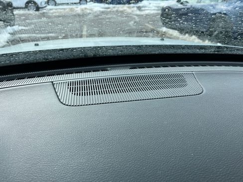 Used 2025 Jeep Compass Limited image 17