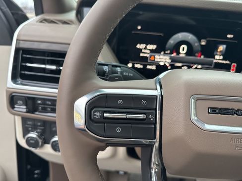 Used 2025 GMC Yukon Denali w/ Sun & Power Step Package image 14