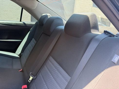 Used 2017 Toyota Camry LE FWD image 31