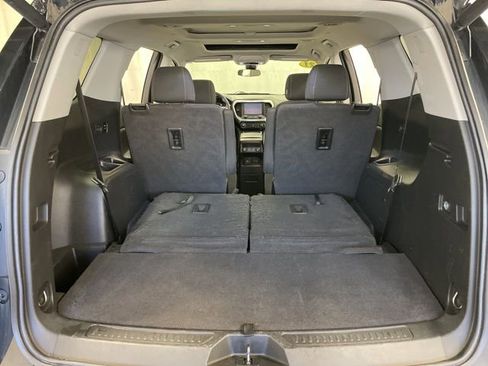 Used 2021 GMC Acadia SLE w/ Driver Convenience Package image 6