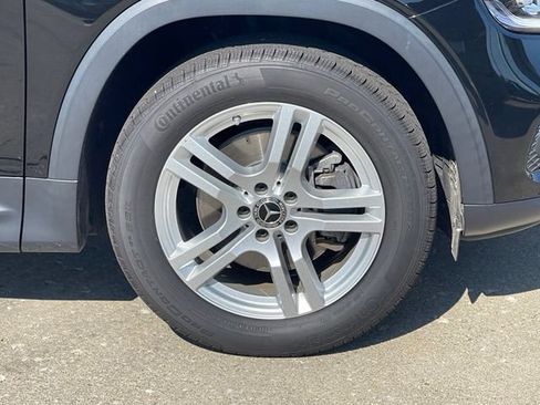 Used 2023 Mercedes-Benz GLB 250 4MATIC w/ Premium Package image 10