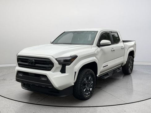 Used 2025 Toyota Tacoma SR5 AWD/4WD image 5