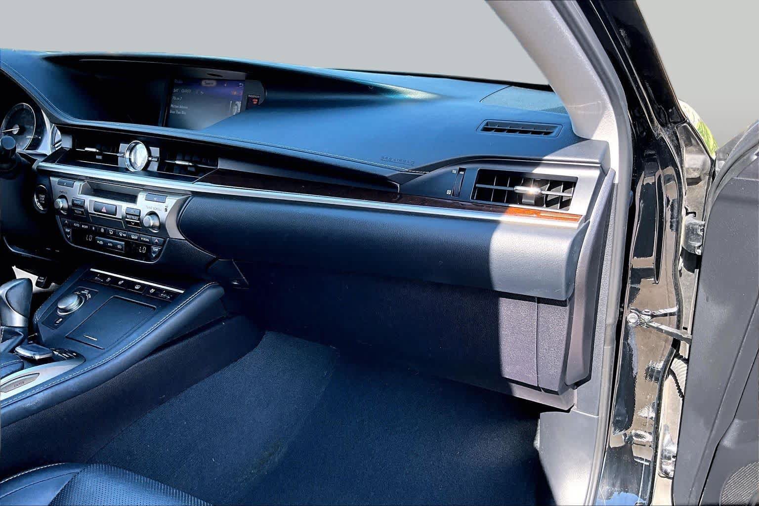 Used 2018 Lexus ES 350 w/ Luxury Package w/Wood Trim FWD image 16
