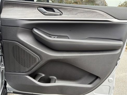 New 2025 Jeep Grand Cherokee L Limited image 13