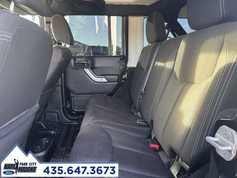 Used 2013 Jeep Wrangler Unlimited Rubicon image 11