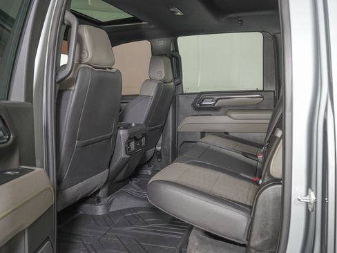 Used 2025 Chevrolet Silverado 2500 ZR2 w/ Technology Package image 13