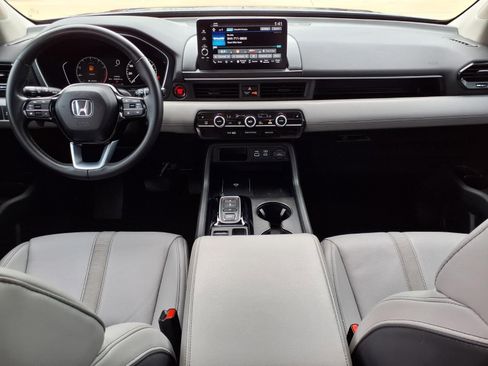 Used 2025 Honda Pilot EX-L image 9