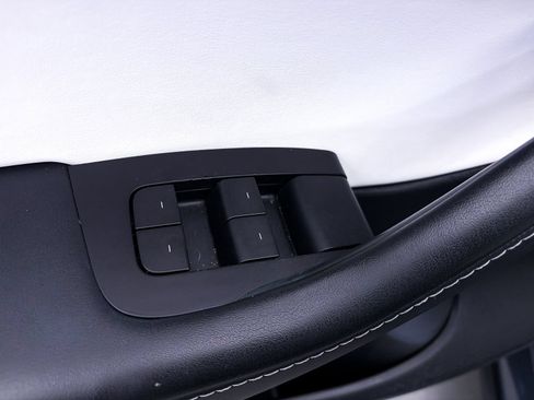 Used 2022 Tesla Model Y Performance AWD/4WD image 17