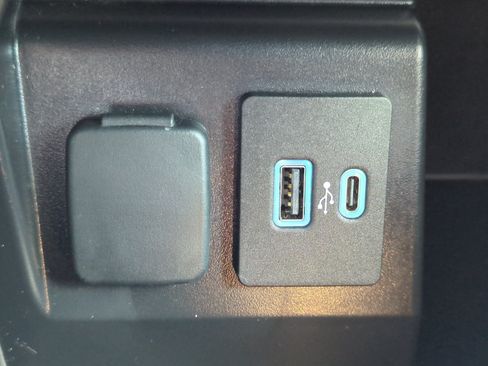 Certified 2023 Ford Explorer XLT w/ Equipment Group 202A RWD image 21