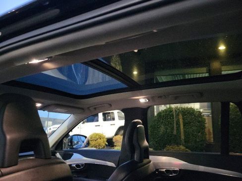 Used 2016 Volvo XC90 T5 Momentum image 3