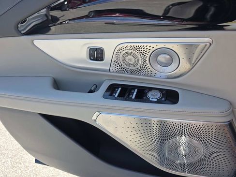 New 2025 Lincoln Nautilus Reserve image 12