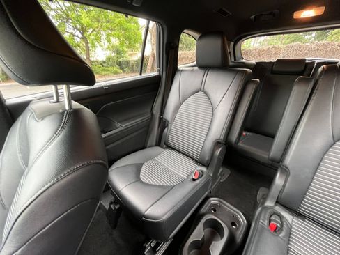 Used 2025 Toyota Highlander XSE AWD/4WD image 37