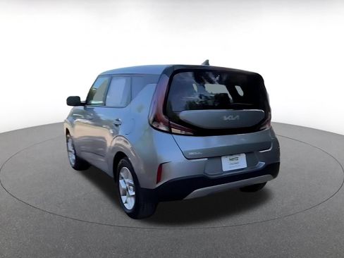 Used 2025 Kia Soul LX w/ LX Technology Package FWD image 11