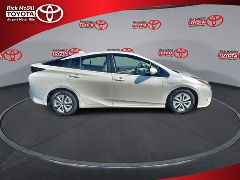 Used 2018 Toyota Prius Four FWD image 9