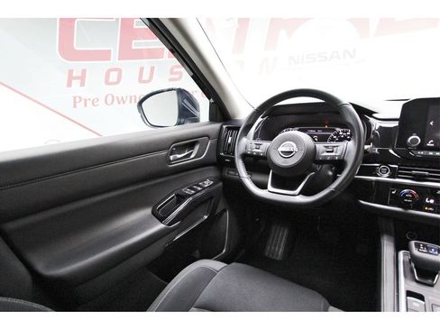 Used 2022 Nissan Pathfinder SV image 6