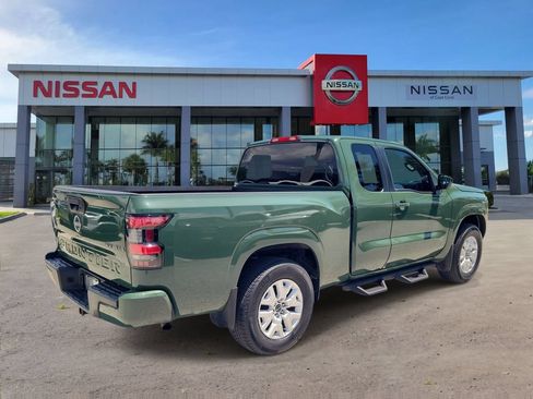 Used 2023 Nissan Frontier SV AWD/4WD image 2