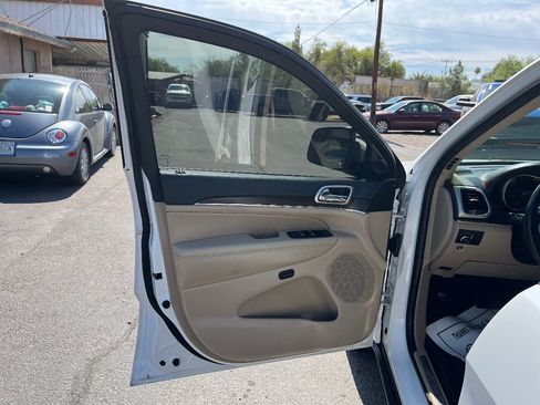 Used 2014 Jeep Grand Cherokee Limited w/ Luxury Group II RWD image 29
