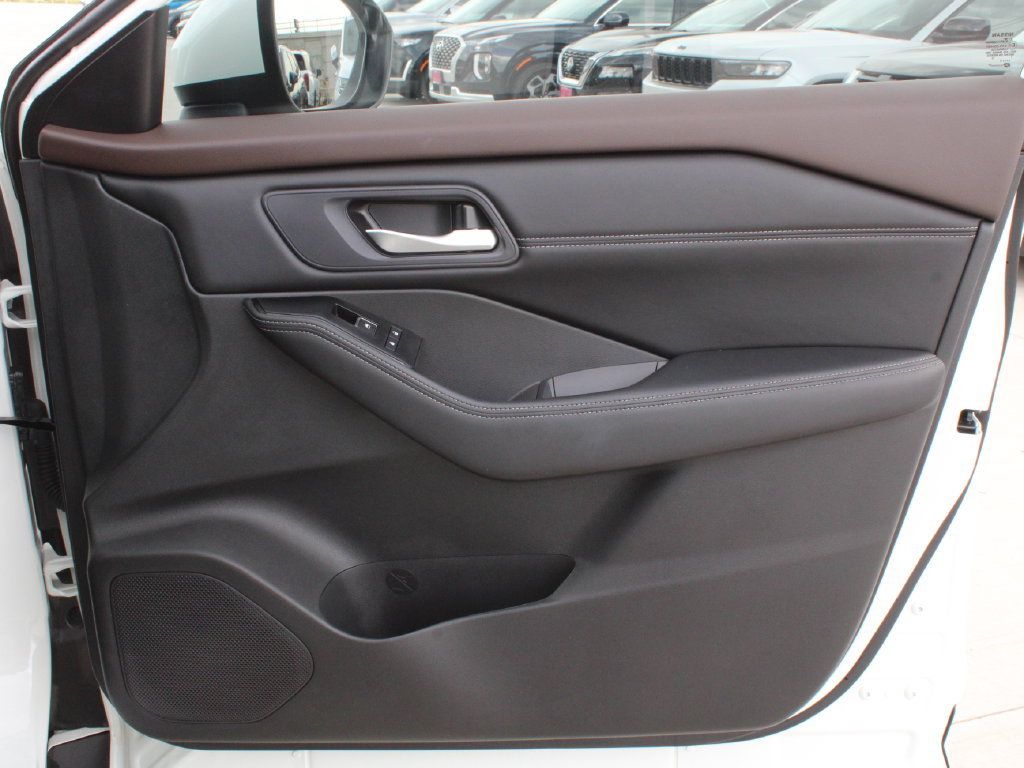 Used 2023 Nissan Rogue SL w/ SL Premium Package FWD image 18