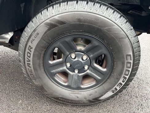 Used 2016 Jeep Wrangler Unlimited Sport w/ Connectivity Group image 31