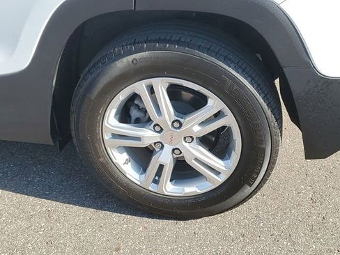 Certified 2022 GMC Terrain SLE w/ Driver Convenience Package FWD image 35