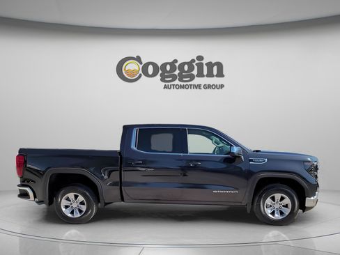 New 2026 GMC Sierra 1500 SLE w/ Preferred Package image 14