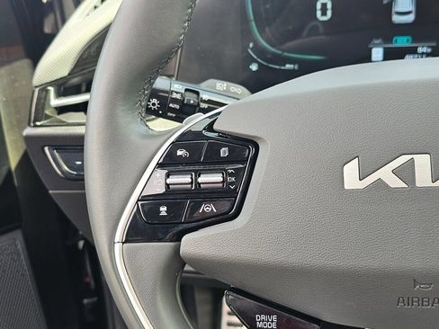 Used 2023 Kia Niro EX Touring FWD image 31