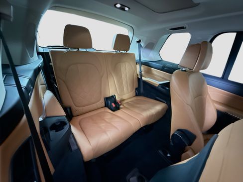 Used 2023 BMW X7 xDrive40i w/ Premium Package image 41