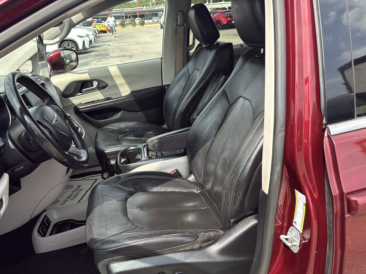 Used 2020 Chrysler Pacifica Touring-L FWD image 11