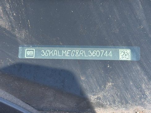 Used 2024 GMC Terrain SLE FWD image 2