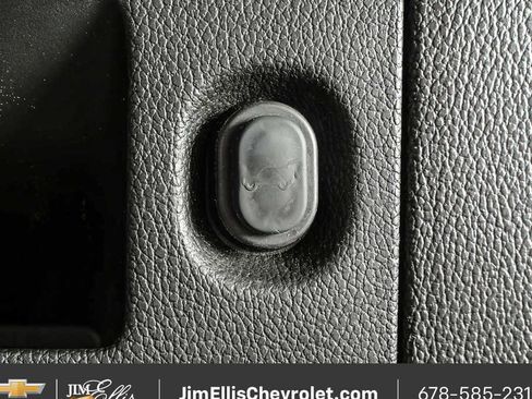 Used 2018 Chevrolet Suburban LT image 36