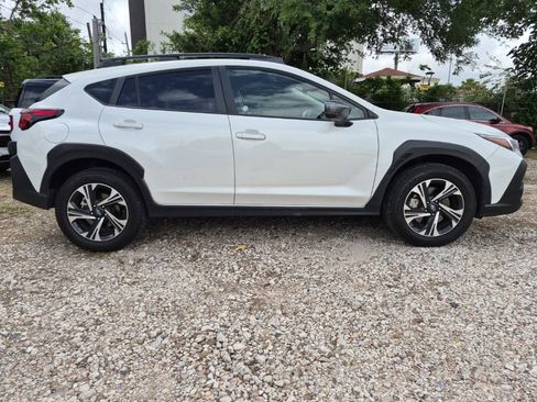Used 2025 Subaru Crosstrek 2.0i Premium image 5