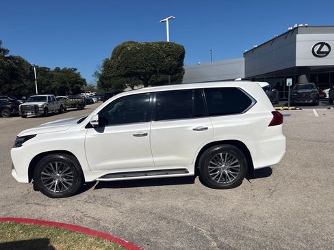 Used 2016 Lexus LX 570 4WD w/ Luxury Package image 2