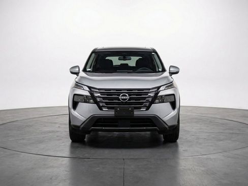 Used 2025 Nissan Rogue SV FWD image 2
