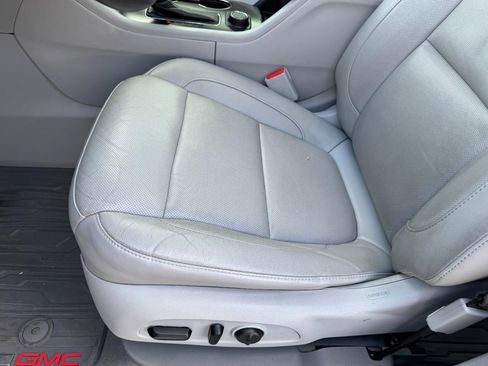 Used 2018 GMC Acadia SLT image 17