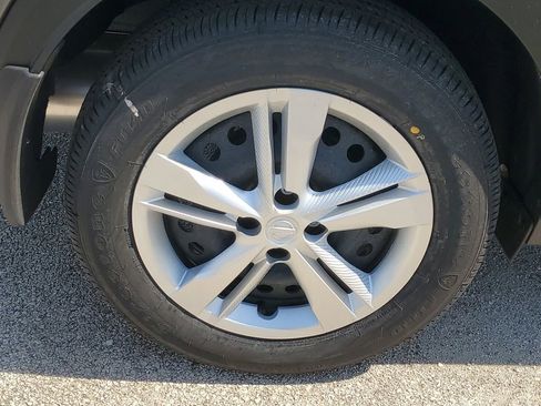 New 2025 Nissan Kicks Play S FWD image 5