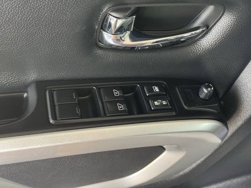 Used 2018 Nissan Titan SV w/ SV Convenience Package AWD/4WD image 23