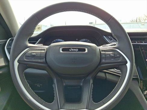Certified 2023 Jeep Grand Cherokee Laredo X AWD/4WD image 21