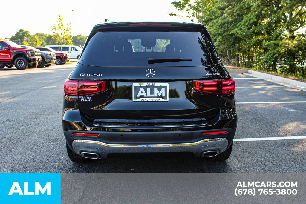 Used 2024 Mercedes-Benz GLB 250 4MATIC image 10