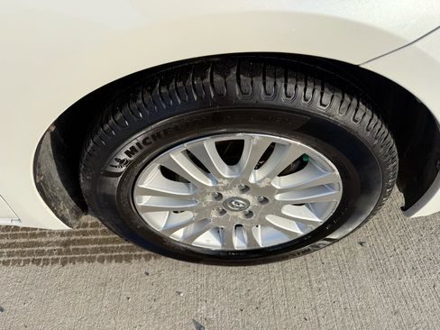 Used 2009 Toyota Sienna XLE image 32