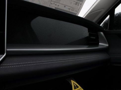 New 2026 Volkswagen Tiguan SE image 9