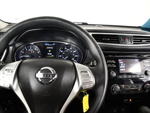 Used 2015 Nissan Rogue S AWD/4WD image 16