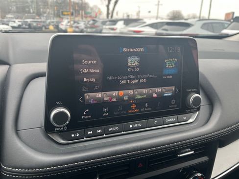 Used 2025 Nissan Rogue SV image 17