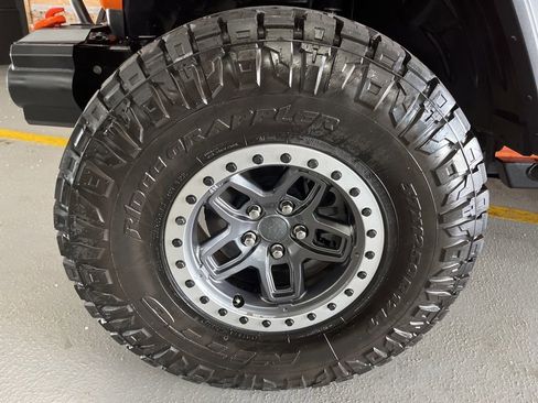 Used 2025 Jeep Gladiator Mojave w/ Convenience Group image 6